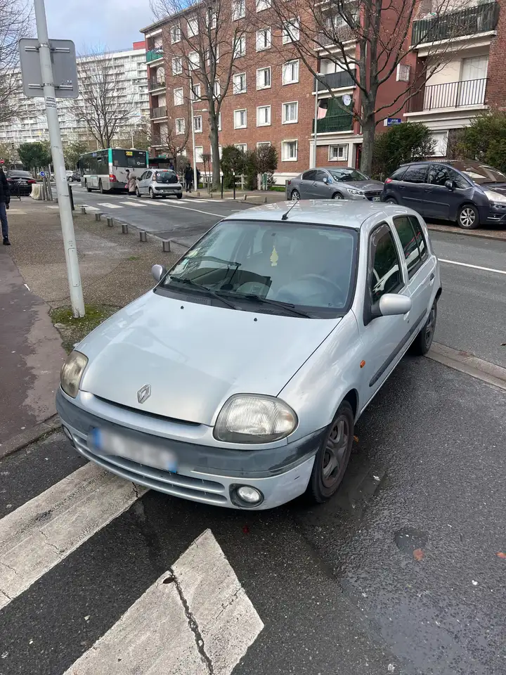 Renault Clio 1.6i Fidji A