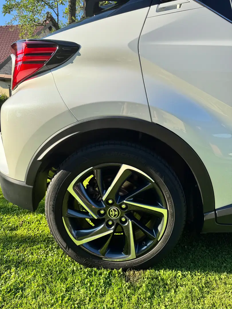 Toyota C-HR C-HR 2,0 Hybrid C-ULT CVT C-ULT Weiß - 2