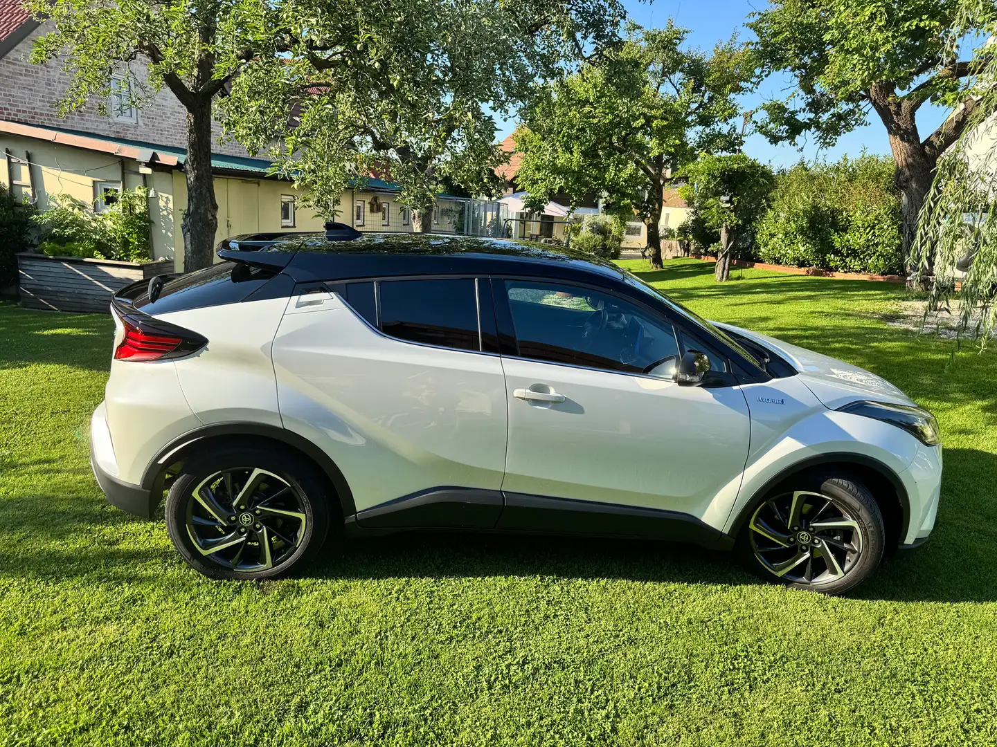 Toyota C-HR C-HR 2,0 Hybrid C-ULT CVT C-ULT Weiß - 1