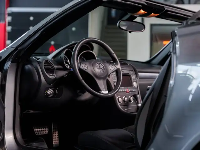 Mercedes-Benz SLK view 11