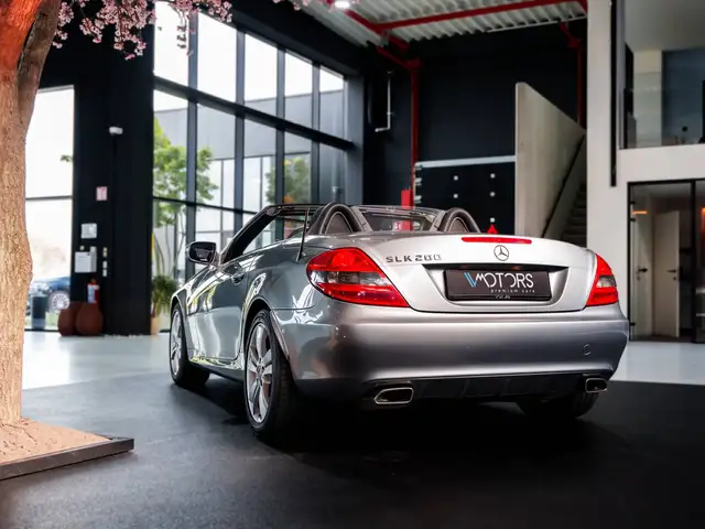 Mercedes-Benz SLK view 4