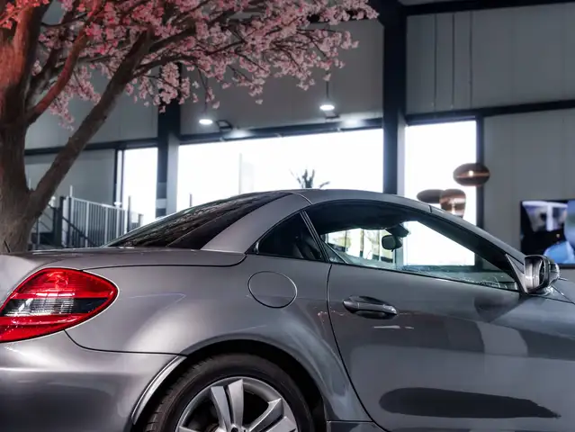Mercedes-Benz SLK view 6