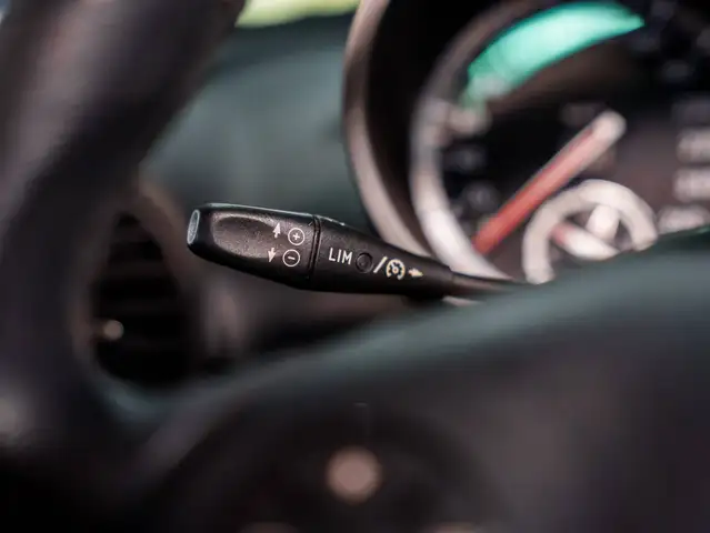 Mercedes-Benz SLK view 10