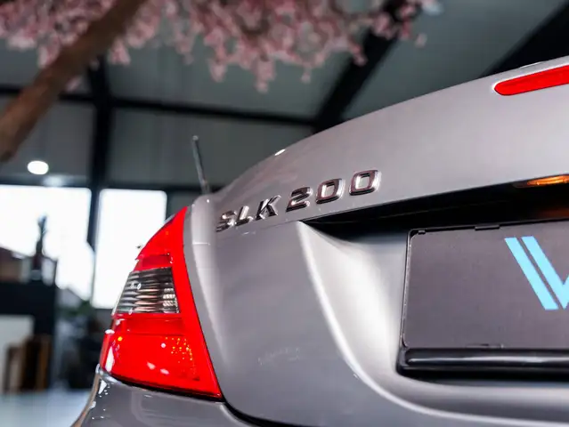 Mercedes-Benz SLK view 8