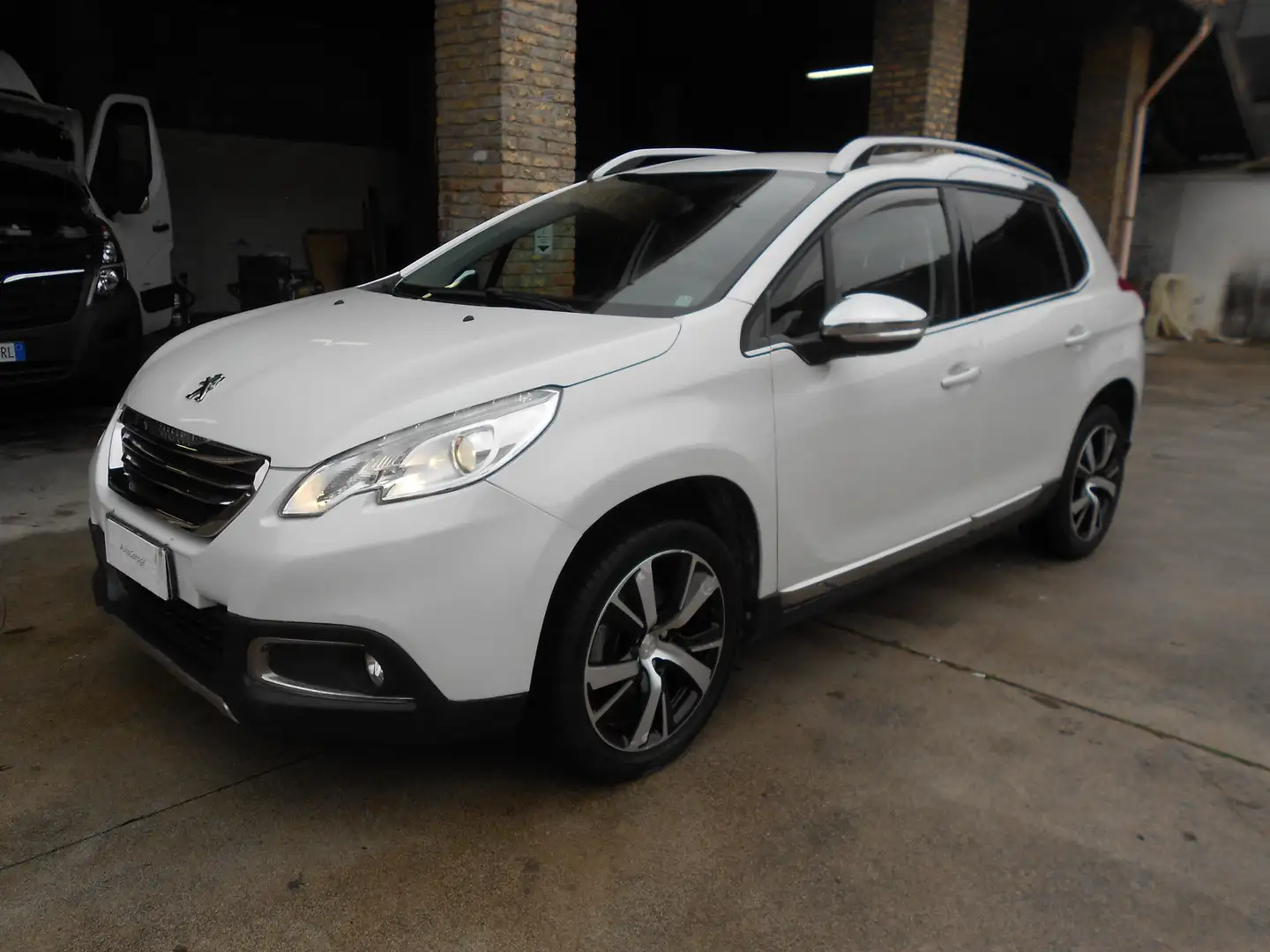 Peugeot 2008 2008 1.6 e-hdi 8v Allure s Wit - 2