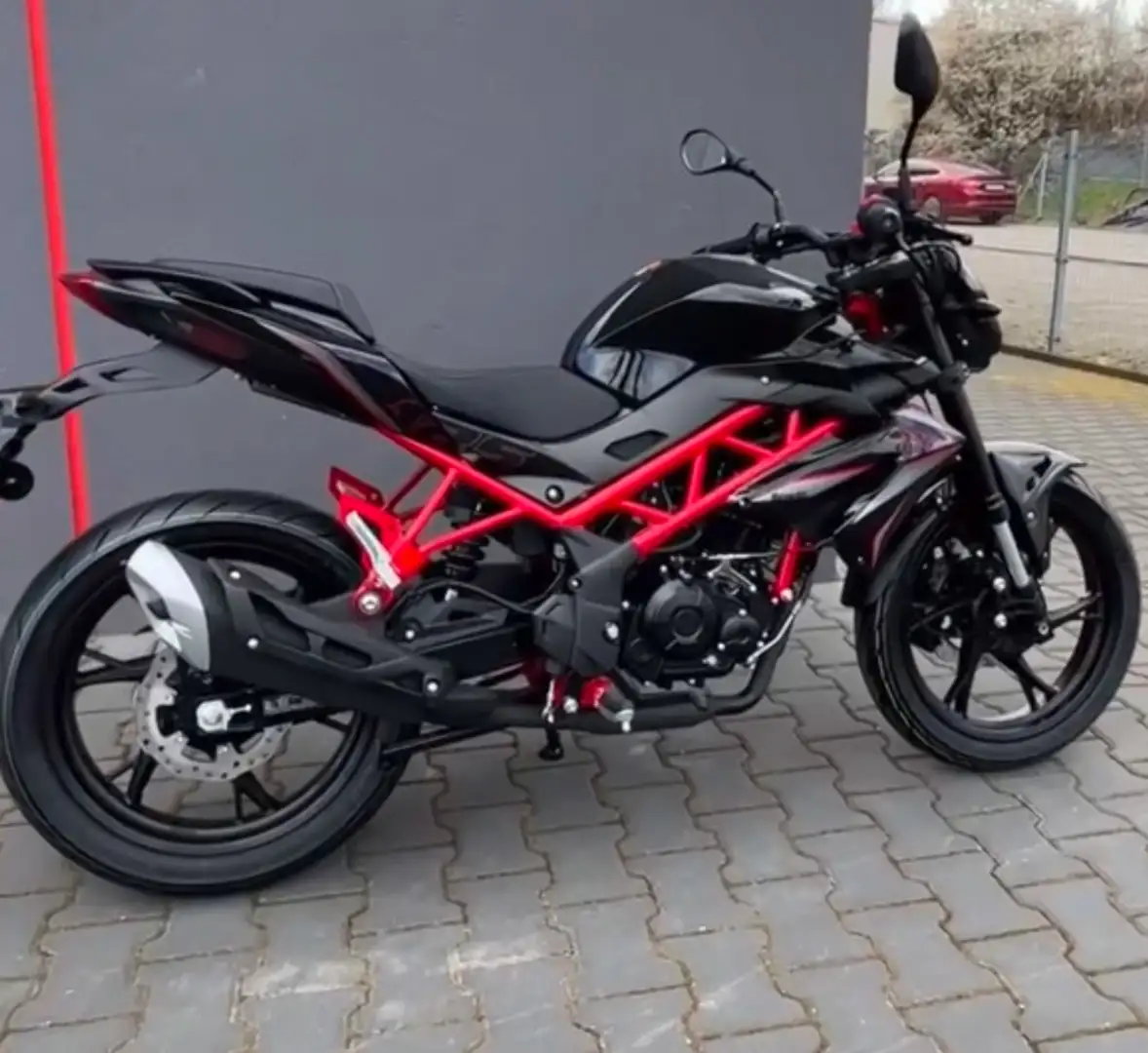 Benelli BN 125 vendo benelli 125 come nuova usata pochissimo - 1
