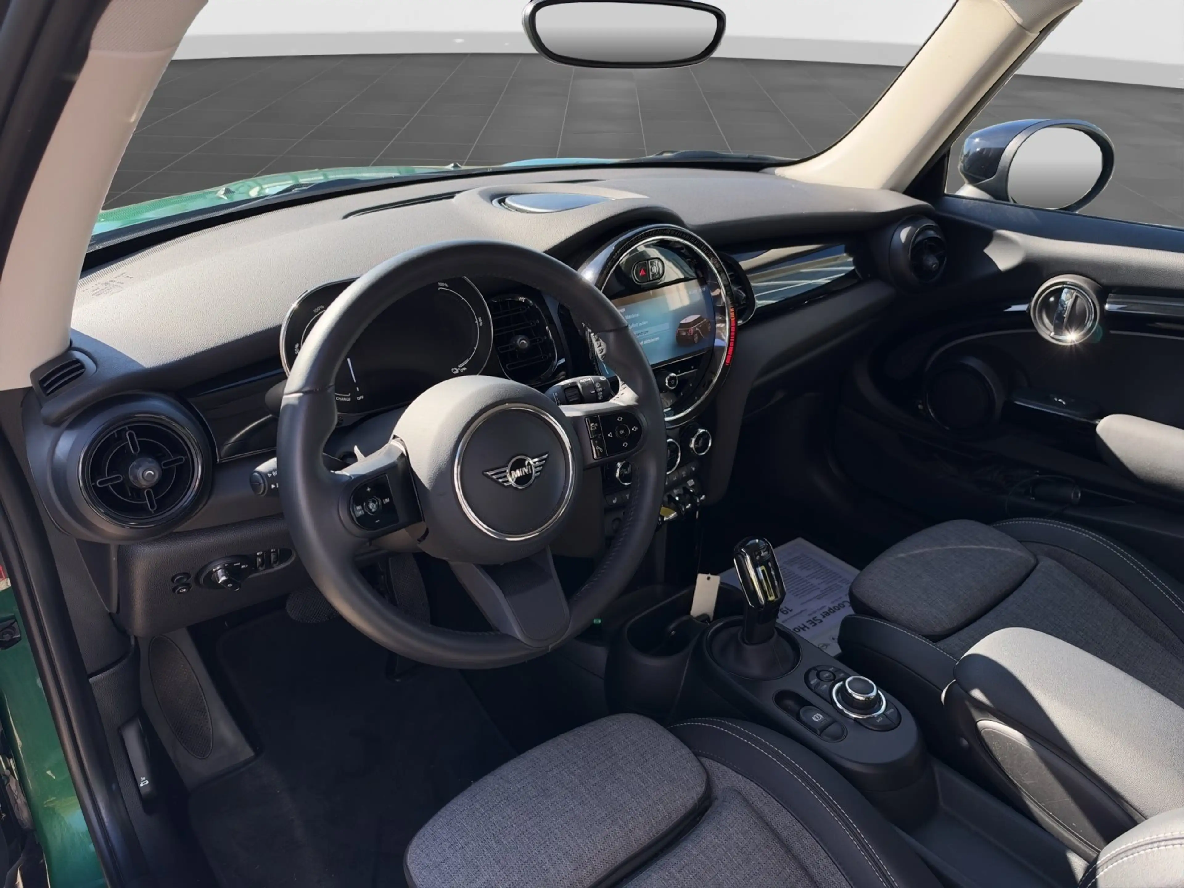 MINI Cooper SE Hatch 16" / DrivAss / Sitzheiz / LED / DAB / CarPl — photo 9