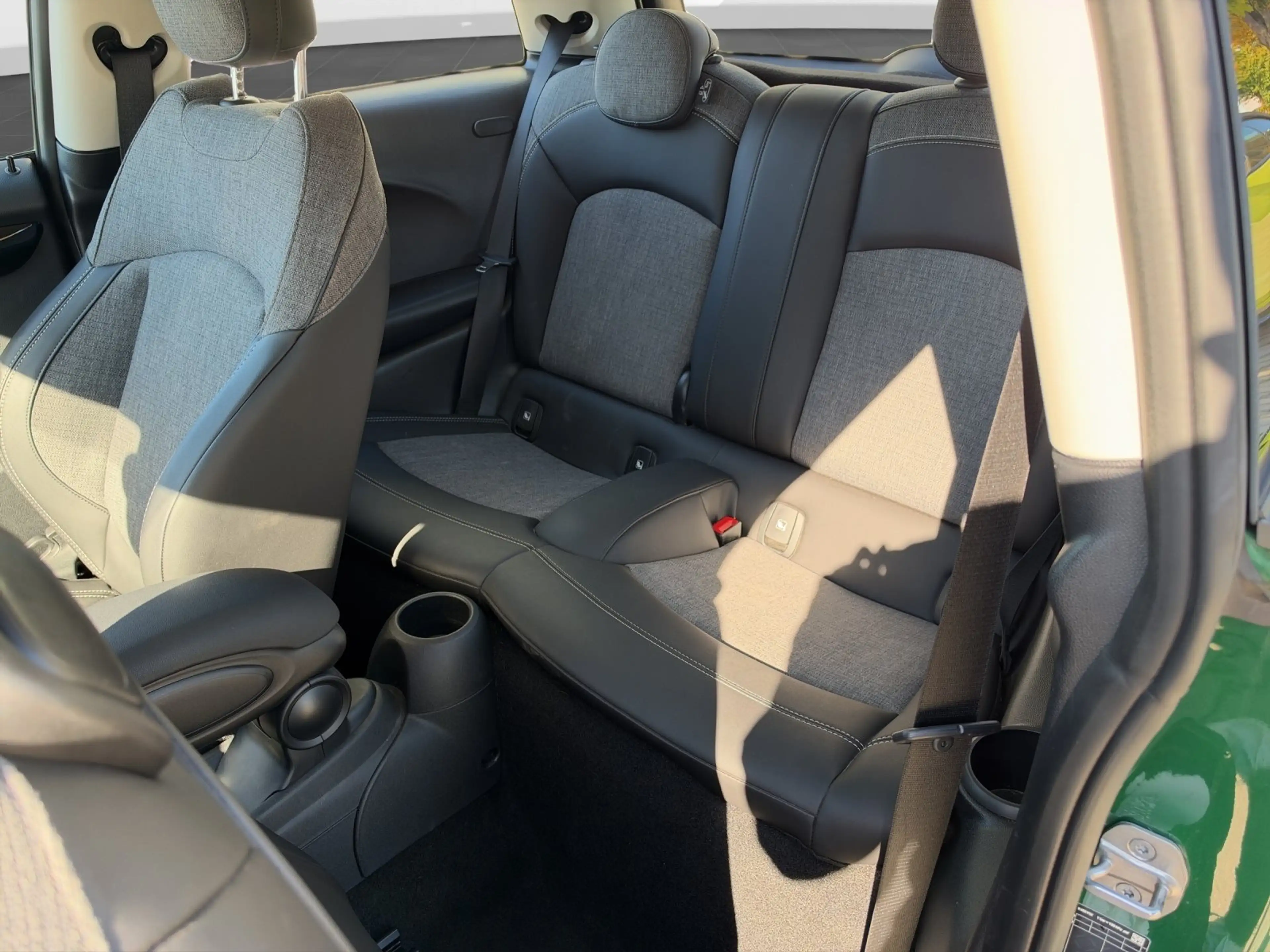 MINI Cooper SE Hatch 16" / DrivAss / Sitzheiz / LED / DAB / CarPl — photo 13