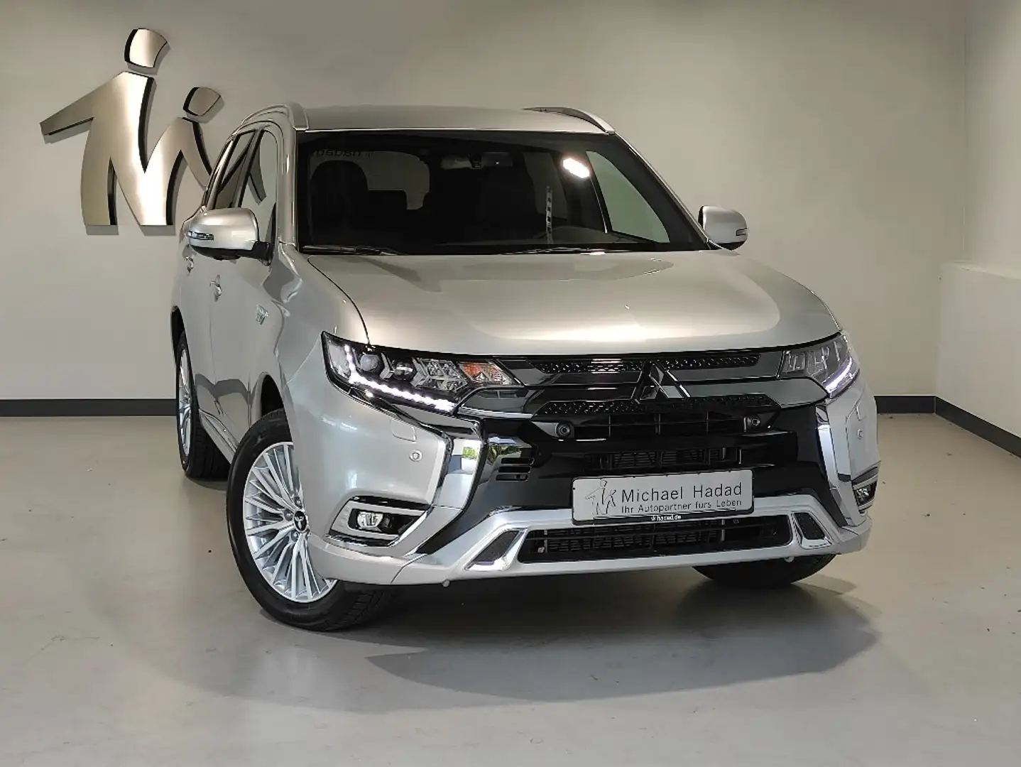 Mitsubishi Outlander Outlander Plug-in Hybrid PLUS SPIRIT 4WD 1. HAND Silber - 1