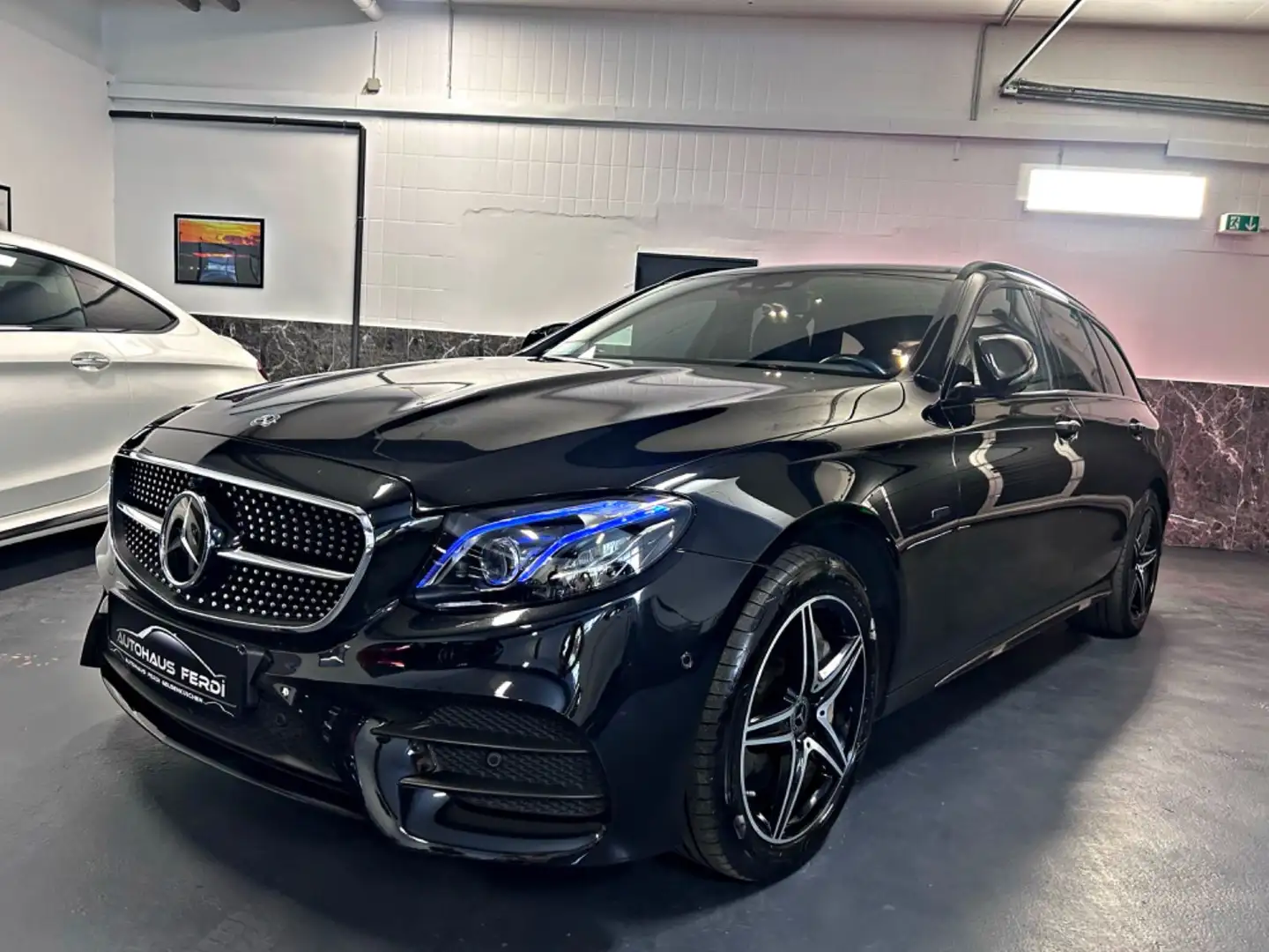 Mercedes-Benz E 300 de T AMG Multibeam Widescreen Totwinkel 360 Schwarz - 1