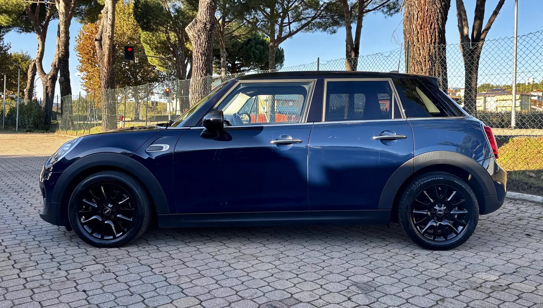 MINI Cooper D Mini IV F55 5p 1.5 Hype auto Azul - 2