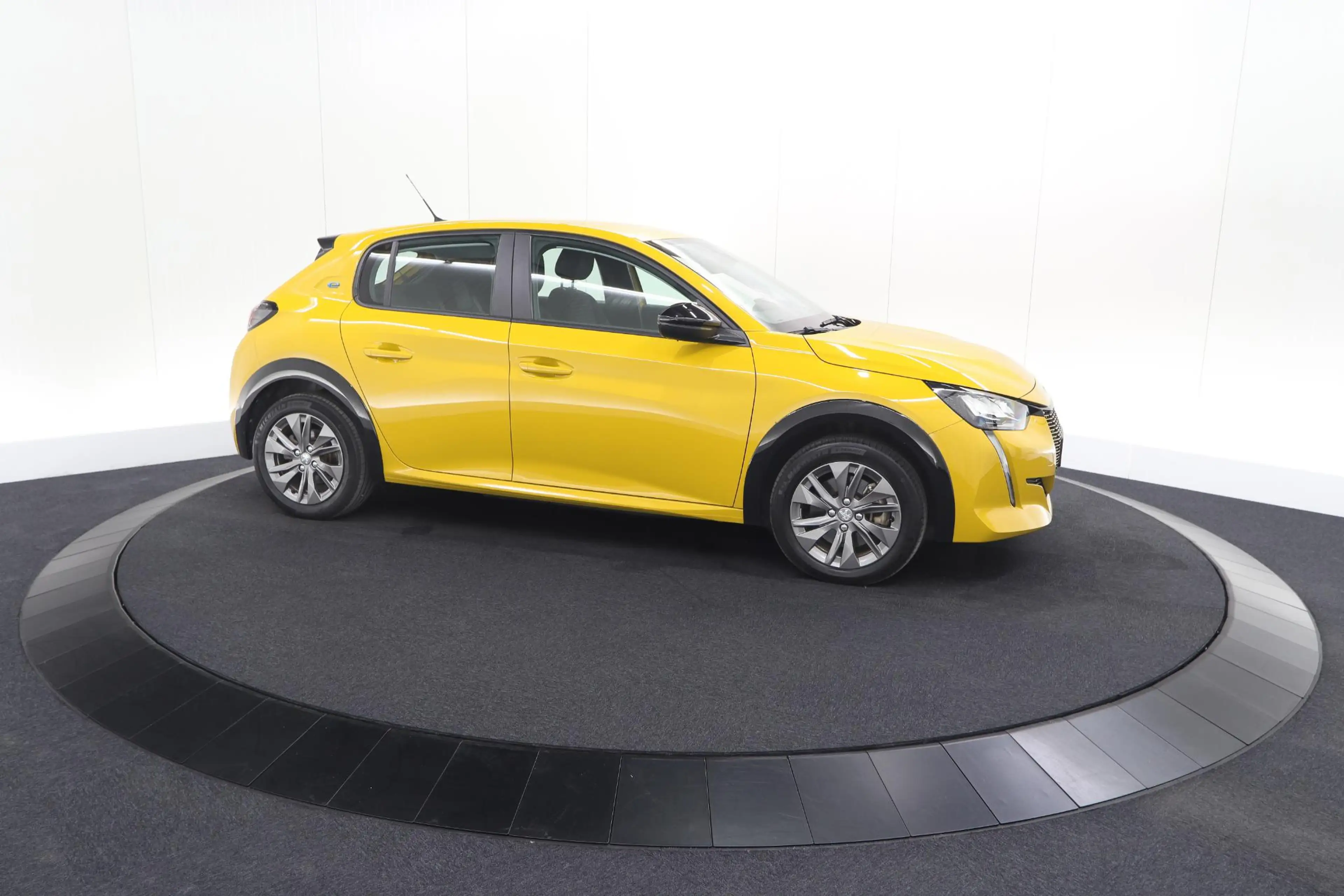 Peugeot e-208 EV Active Pack 50 kWh | 96,8% SOH | Navigatie | Pa — photo 4