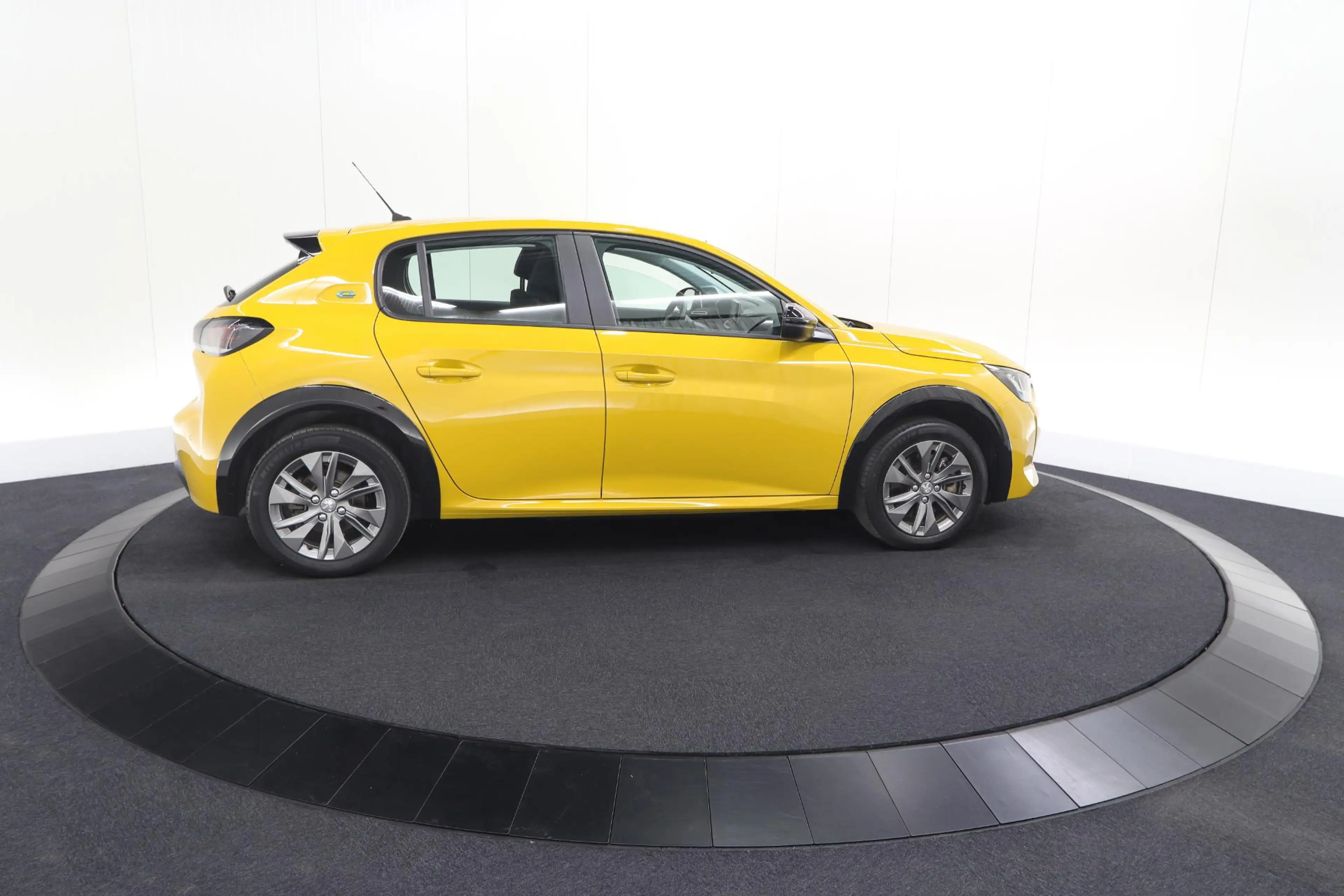 Peugeot e-208 EV Active Pack 50 kWh | 96,8% SOH | Navigatie | Pa — photo 7
