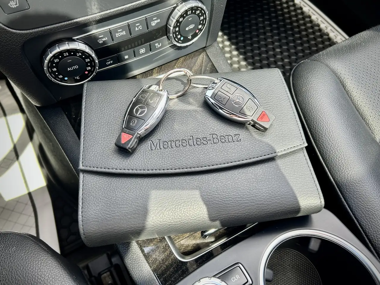 Mercedes-Benz GLK-Class снимка Mercedes-Benz GLK-Class