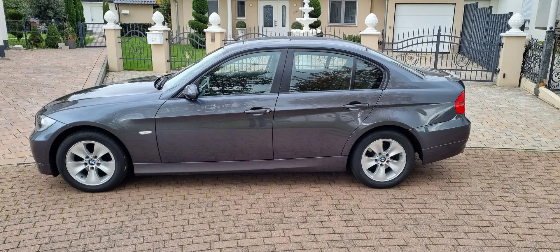BMW 318 318i aus 2.Hand mit nur 36.712 KM Grau - 1