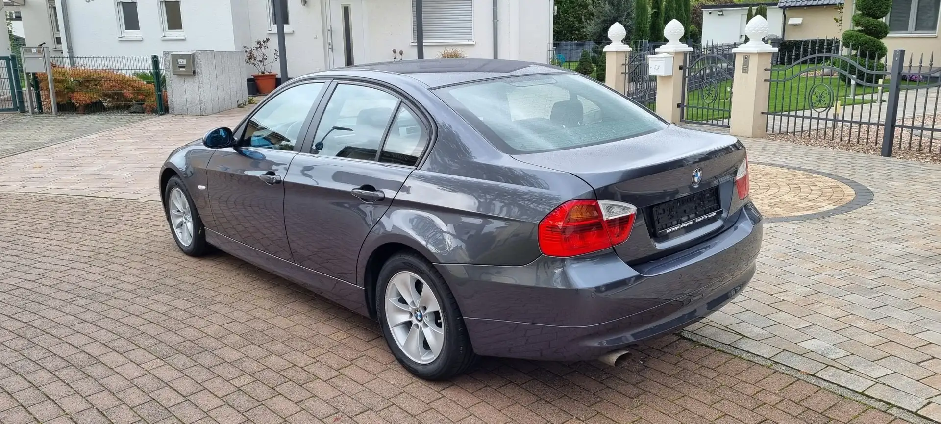 BMW 318 318i aus 2.Hand mit nur 36.712 KM Grau - 2