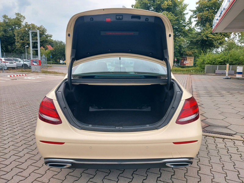 Mercedes-Benz E 200 d Limousine Autom. Taxi MBUX — photo 6