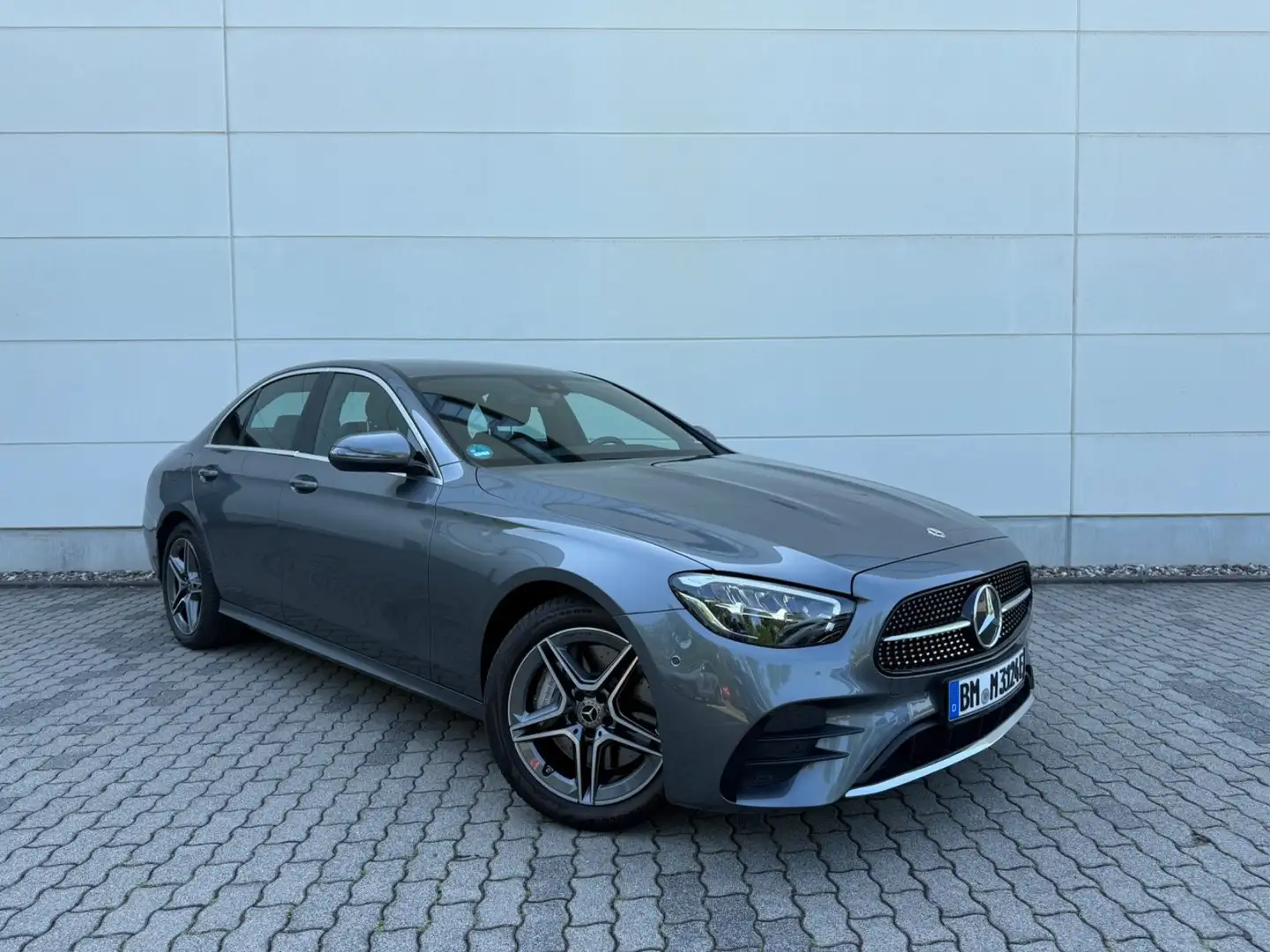 Mercedes-Benz E 300 e*AMG-Paket*Kamera*Memory*Alcantara* Grau - 2