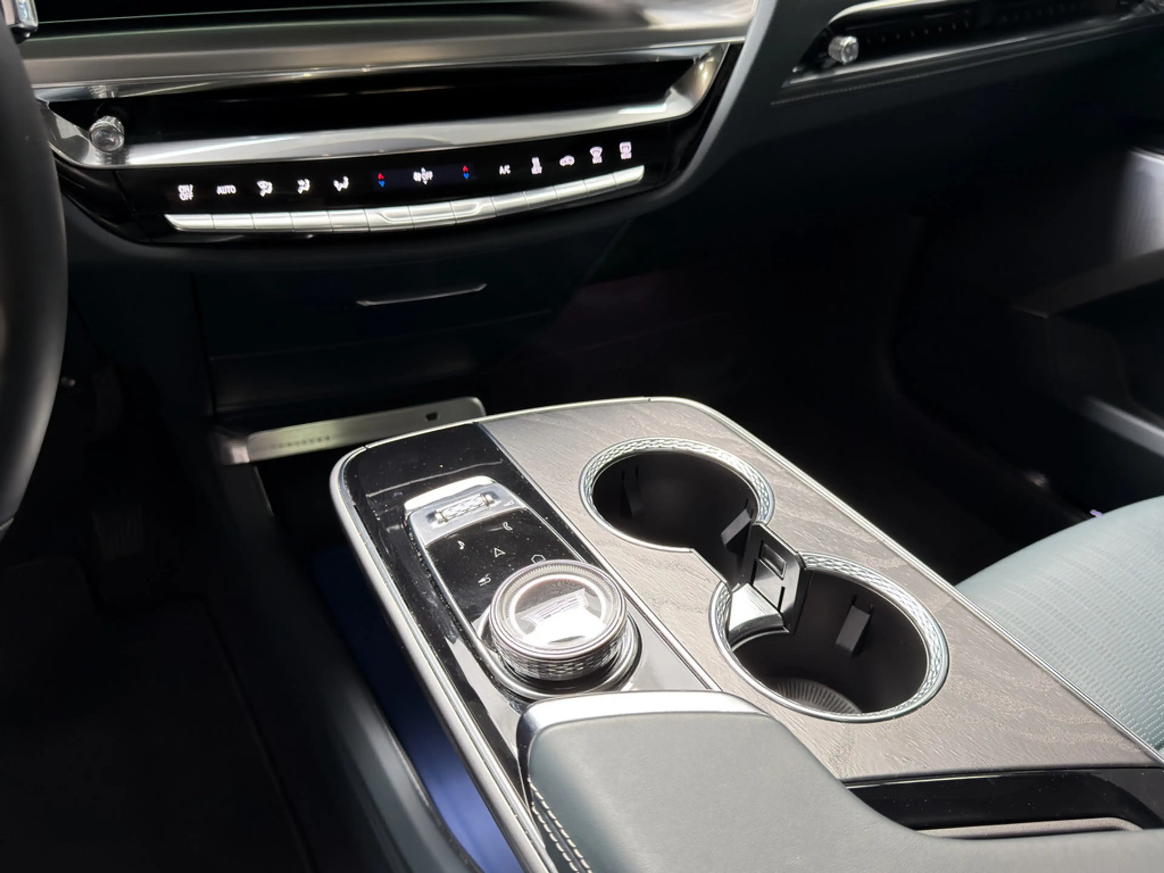 Cadillac Lyriq Sport AWD 21"Leder AKG-Sound Pano Massa — photo 20