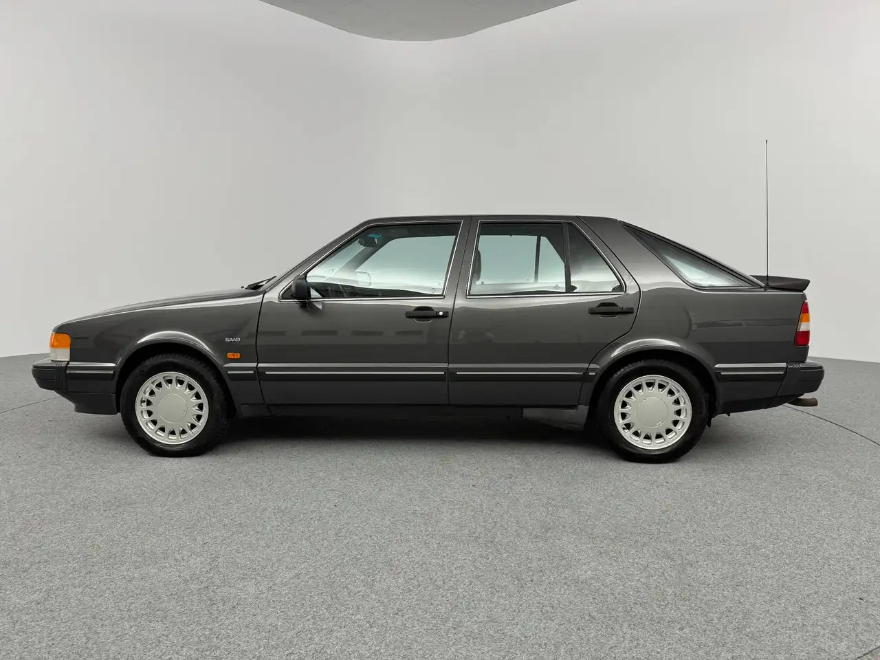Saab 9000 2.0i 16, foto 3
