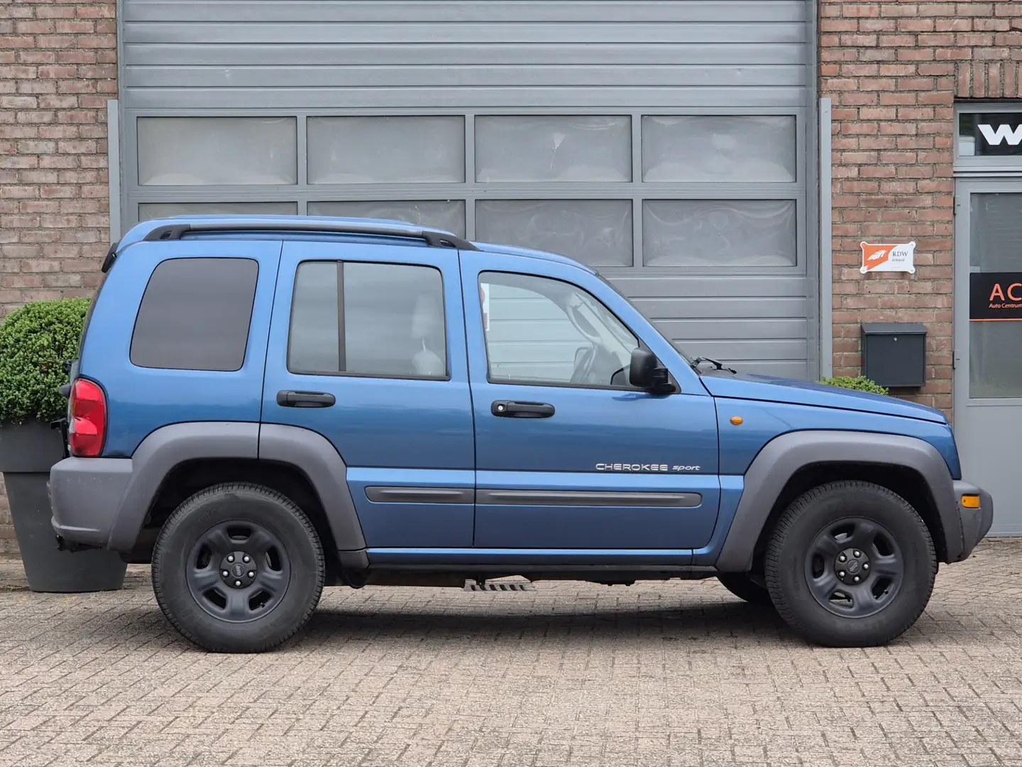 Jeep Cherokee 2.8 CRD Sport Plus HR Grijs kenteken. B2B of Expor Azul - 2