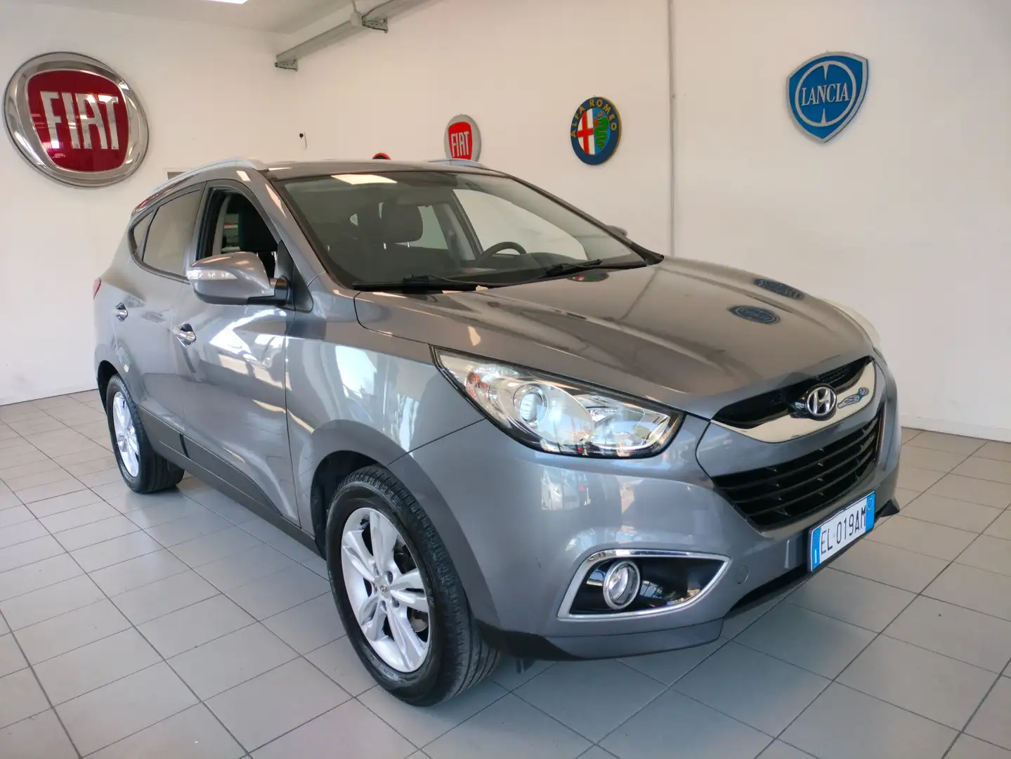 Hyundai iX35 1.7 crdi Comfort 2wd*UNIPROPRIETARIO*NEOPATENTATI* Grau - 1