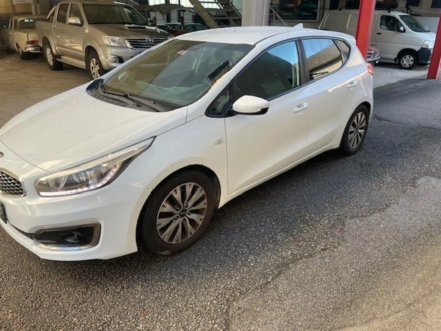 Kia Ceed / cee'd 1,0 TGDI ISG Silber Weiß - 1