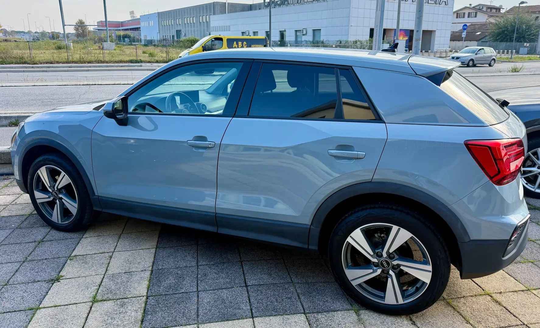 Audi Q2 1.0 tfsi Admired Advanced Grigio - 2