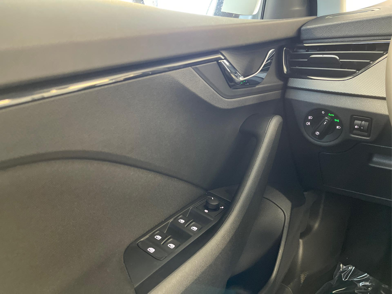 Skoda Scala 115PS DSG GV5+AHK+Alu16+PDC+Sitzheizung+App-Con... — photo 9