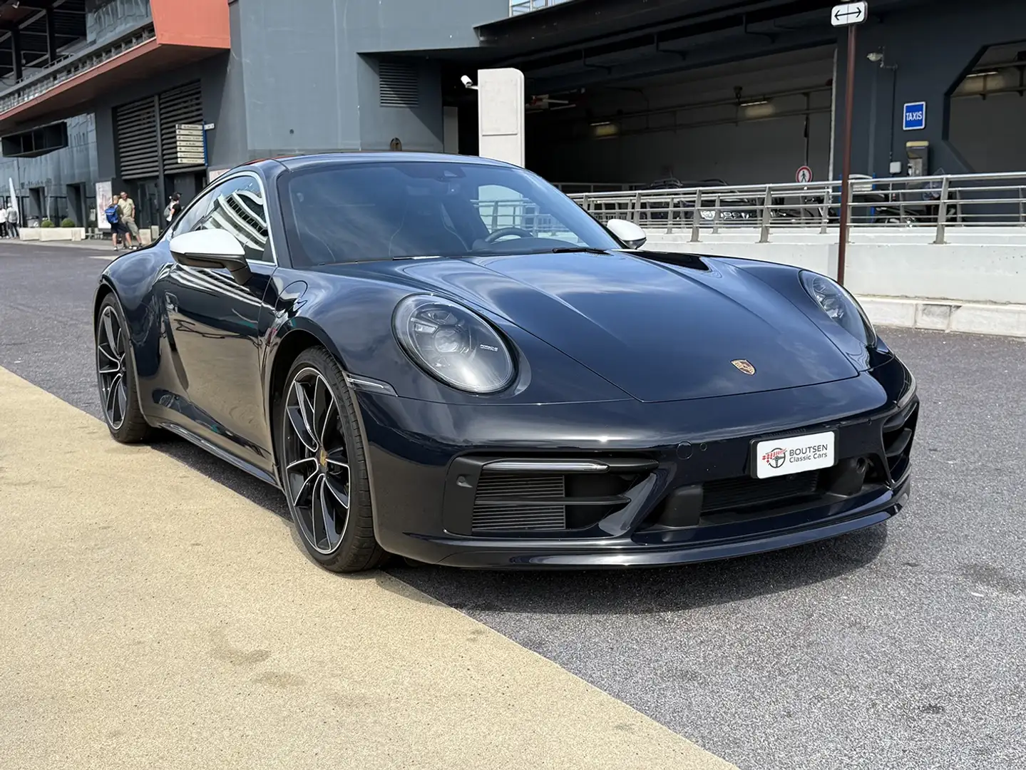 Porsche 911 992 Carrera 4S "Jacky Ickx" Edition Blau - 2