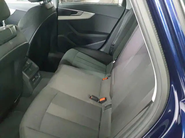 Audi A4 view 11