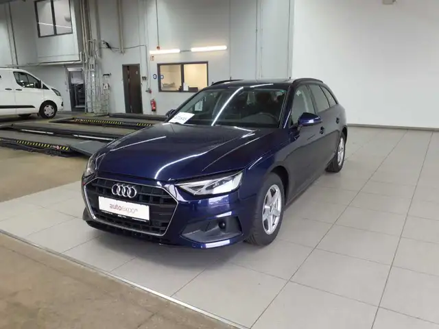 Audi A4 view 10