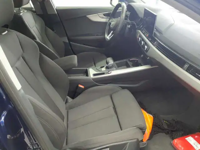 Audi A4 view 4