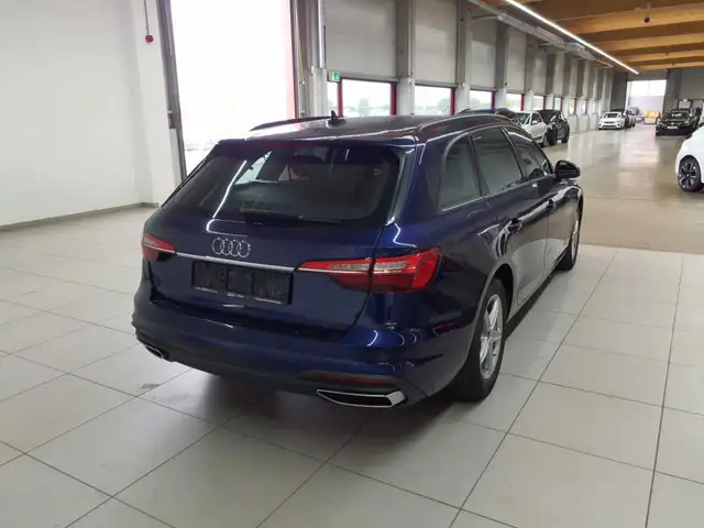 Audi A4 view 8