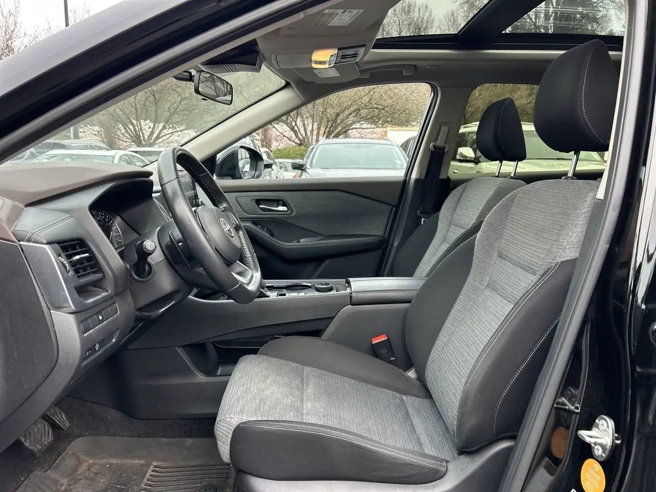 Nissan Rogue снимка Nissan Rogue