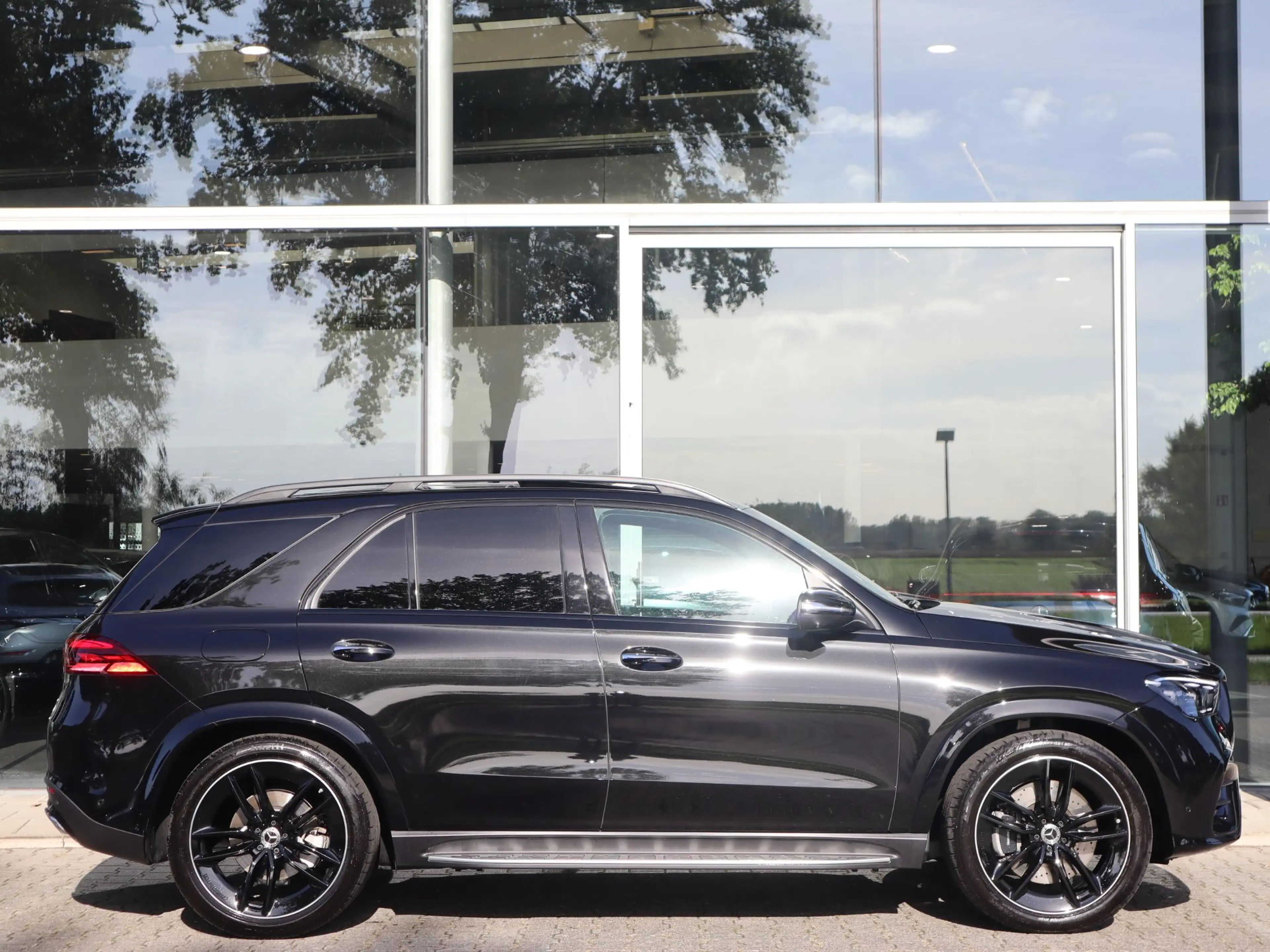 Mercedes-Benz GLE 400 e 4MATIC AMG Line — photo 5