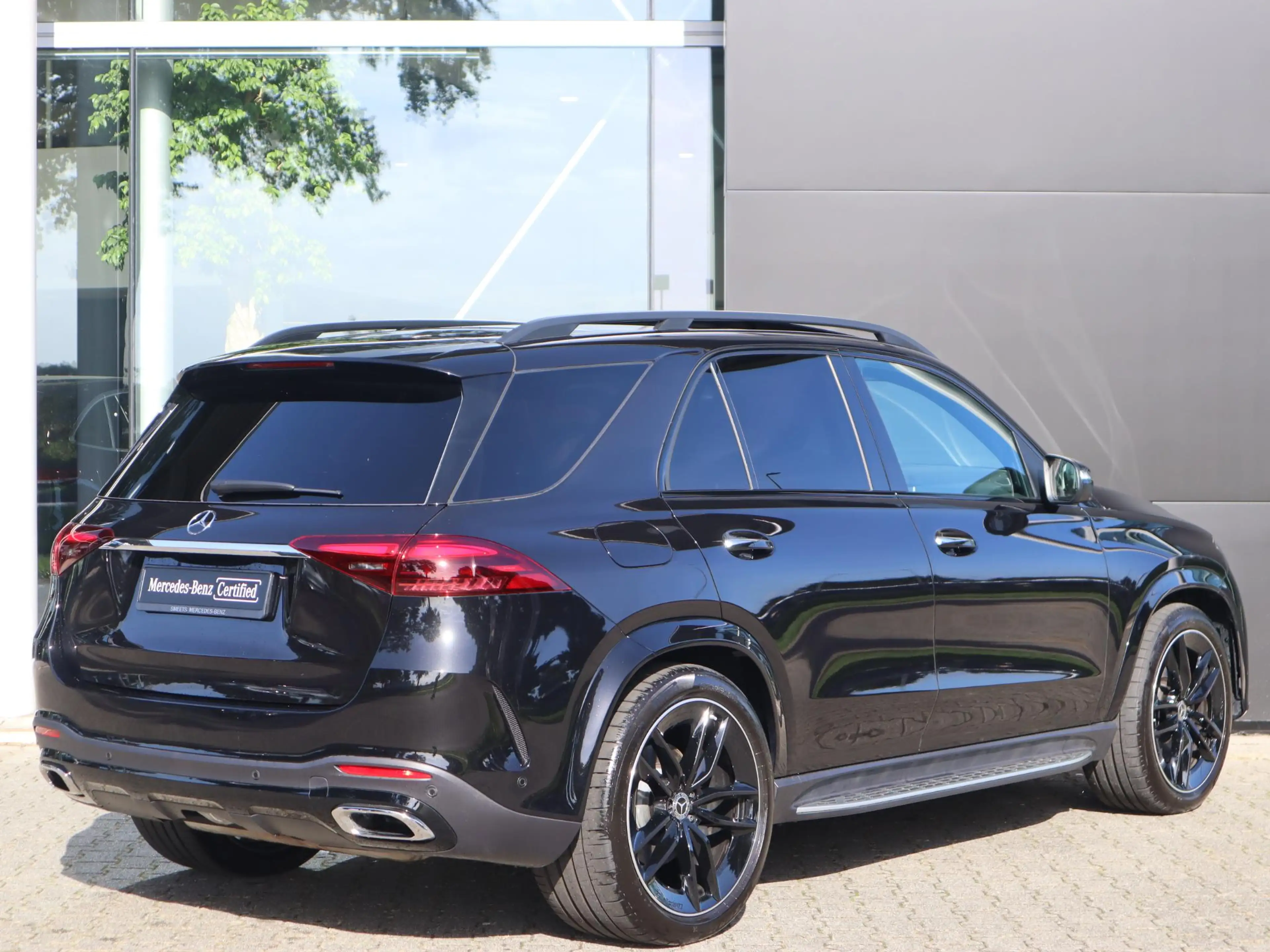 Mercedes-Benz GLE 400 e 4MATIC AMG Line — photo 2