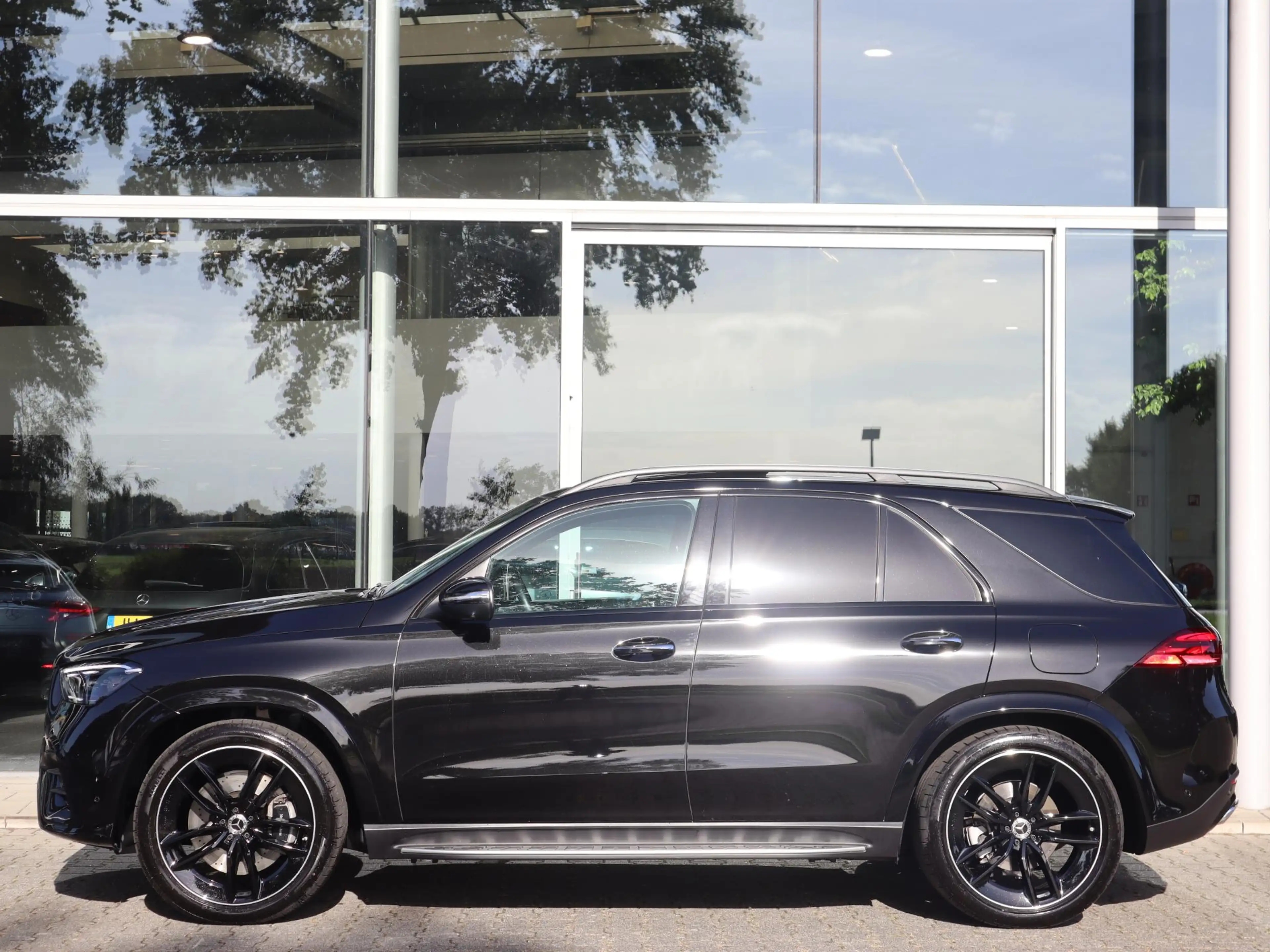 Mercedes-Benz GLE 400 e 4MATIC AMG Line — photo 4