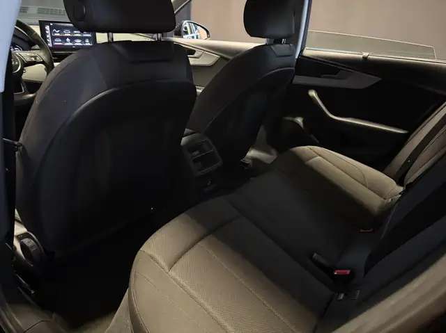 Audi A4 view 24