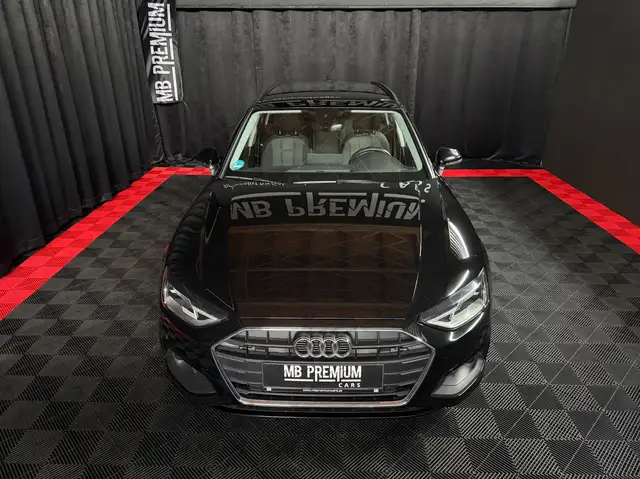 Audi A4 view 4