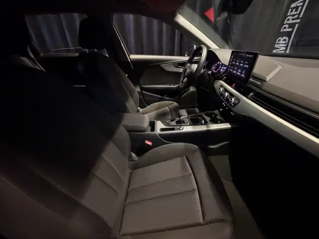 Audi A4 view 26