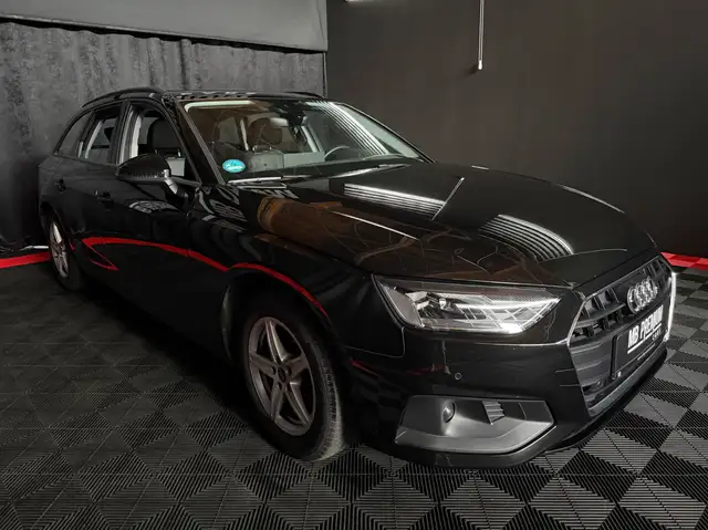 Audi A4 view 9