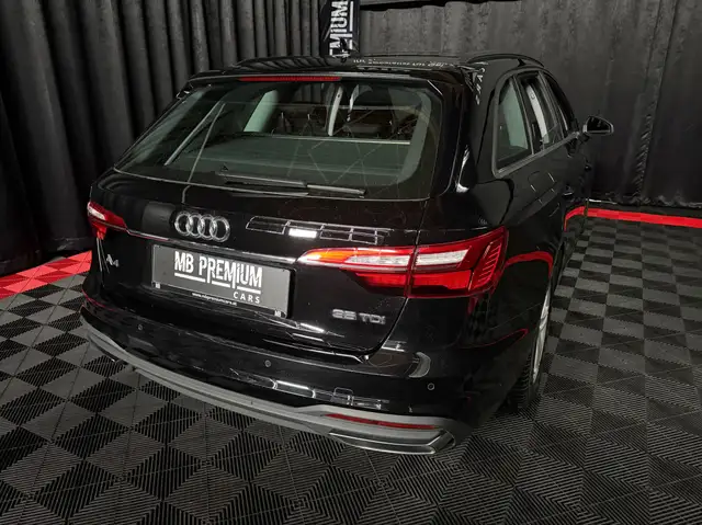 Audi A4 view 14