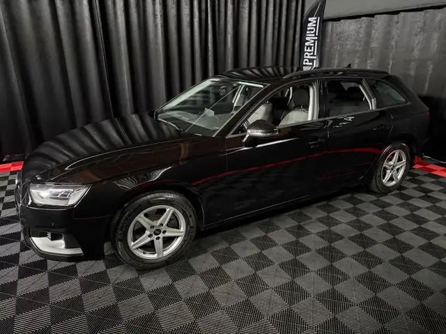 Audi A4 view 11
