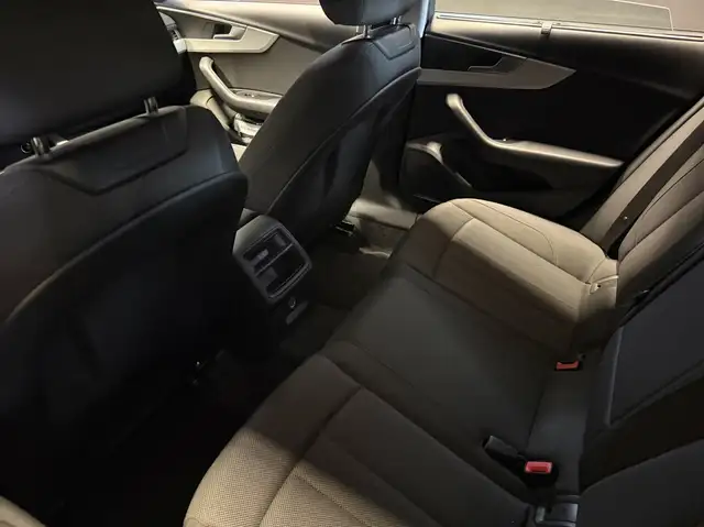 Audi A4 view 23