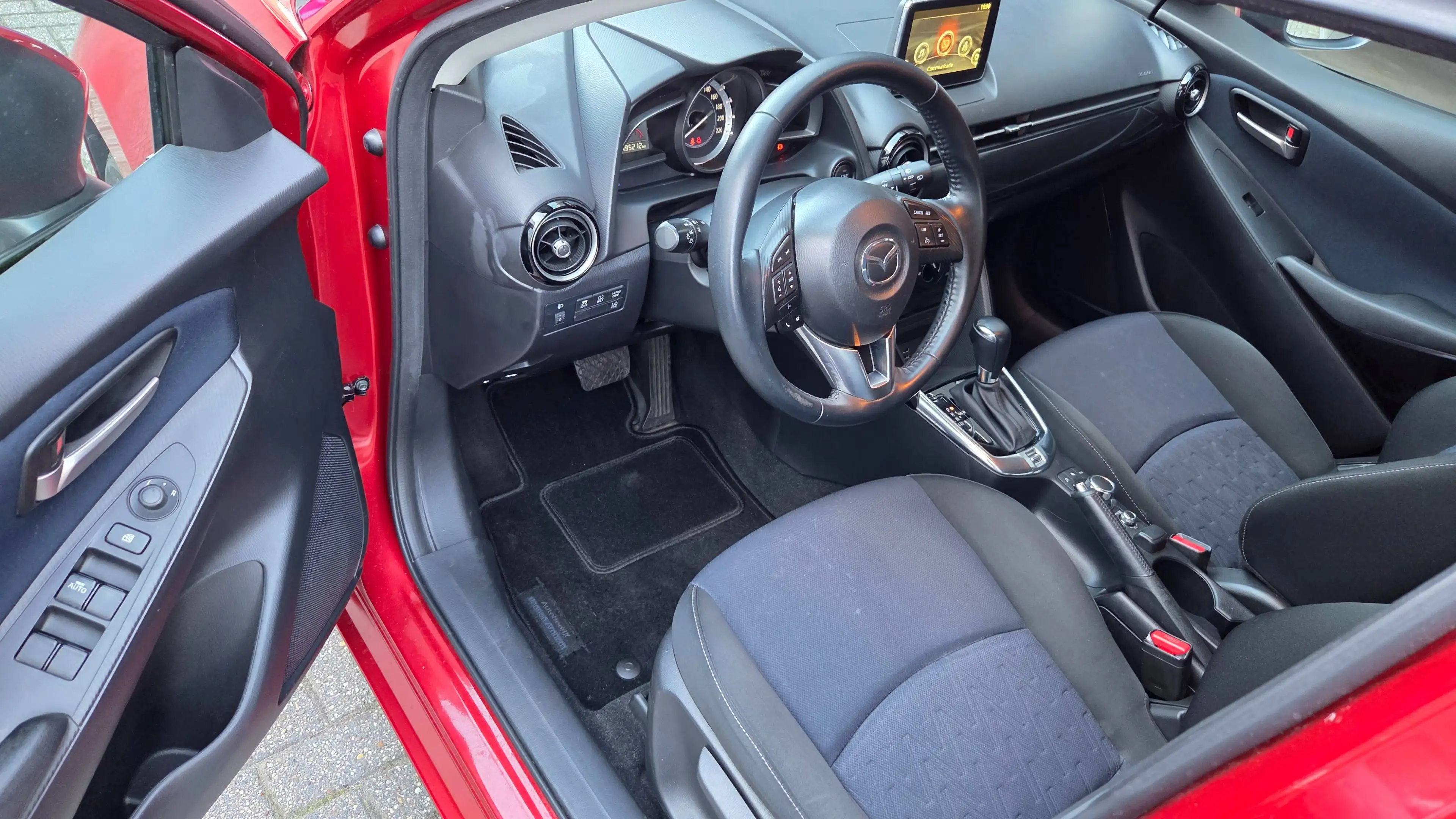 Mazda 2 1.5 Skyactiv-G Navi PDC — photo 3