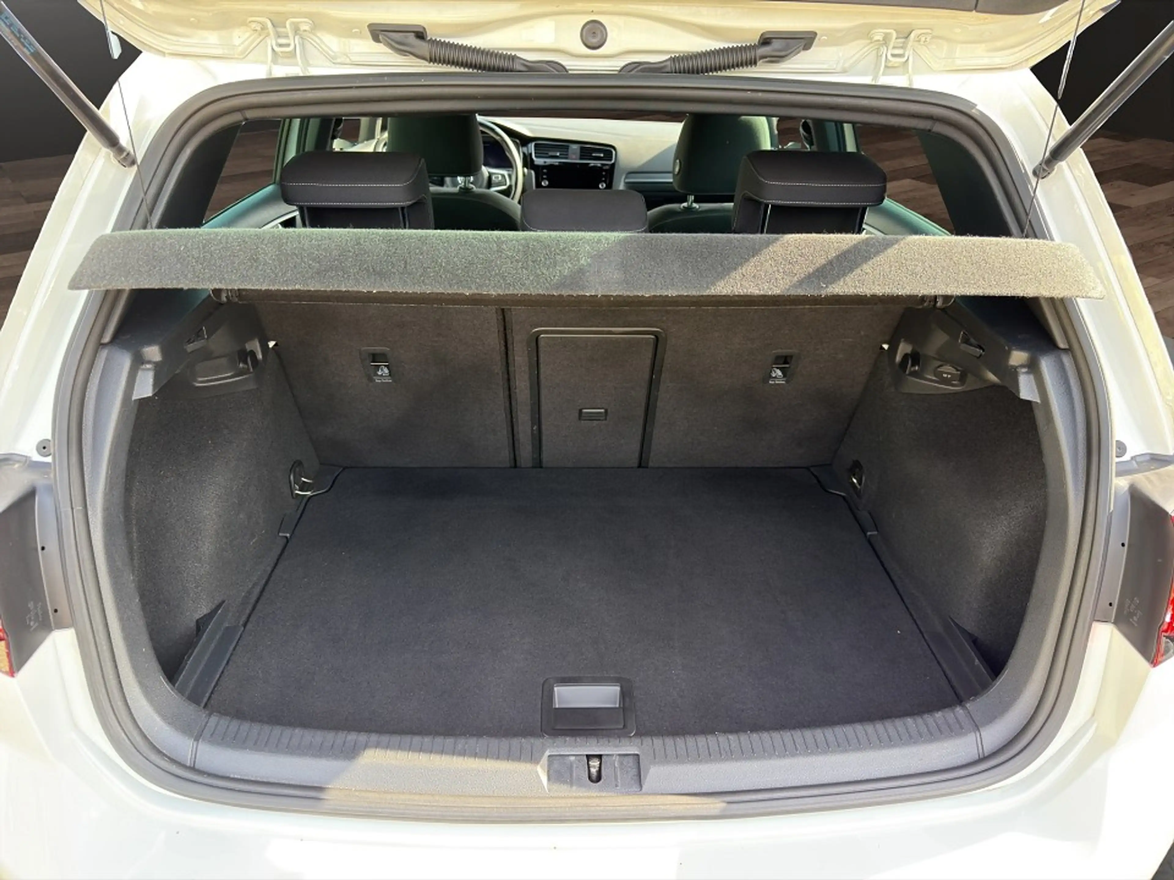 Volkswagen Golf GTD DSG NAVI LED AID — photo 9