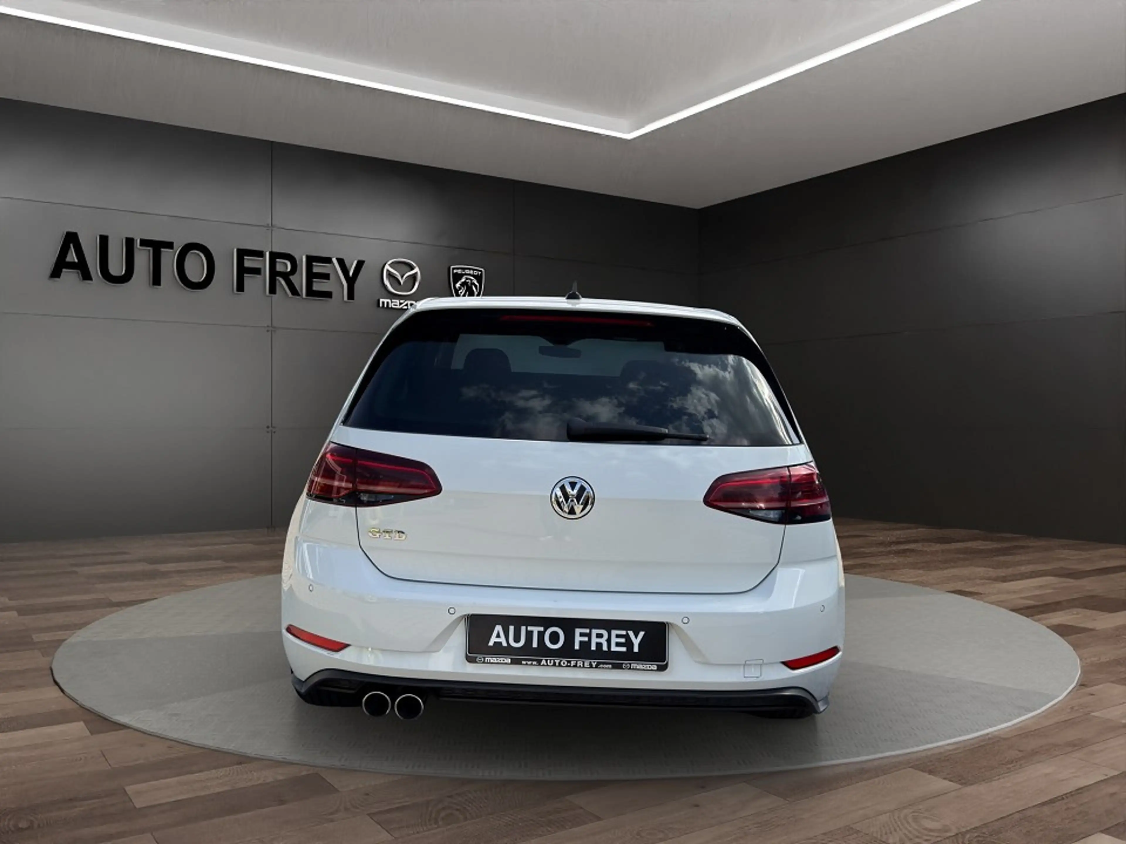 Volkswagen Golf GTD DSG NAVI LED AID — photo 4