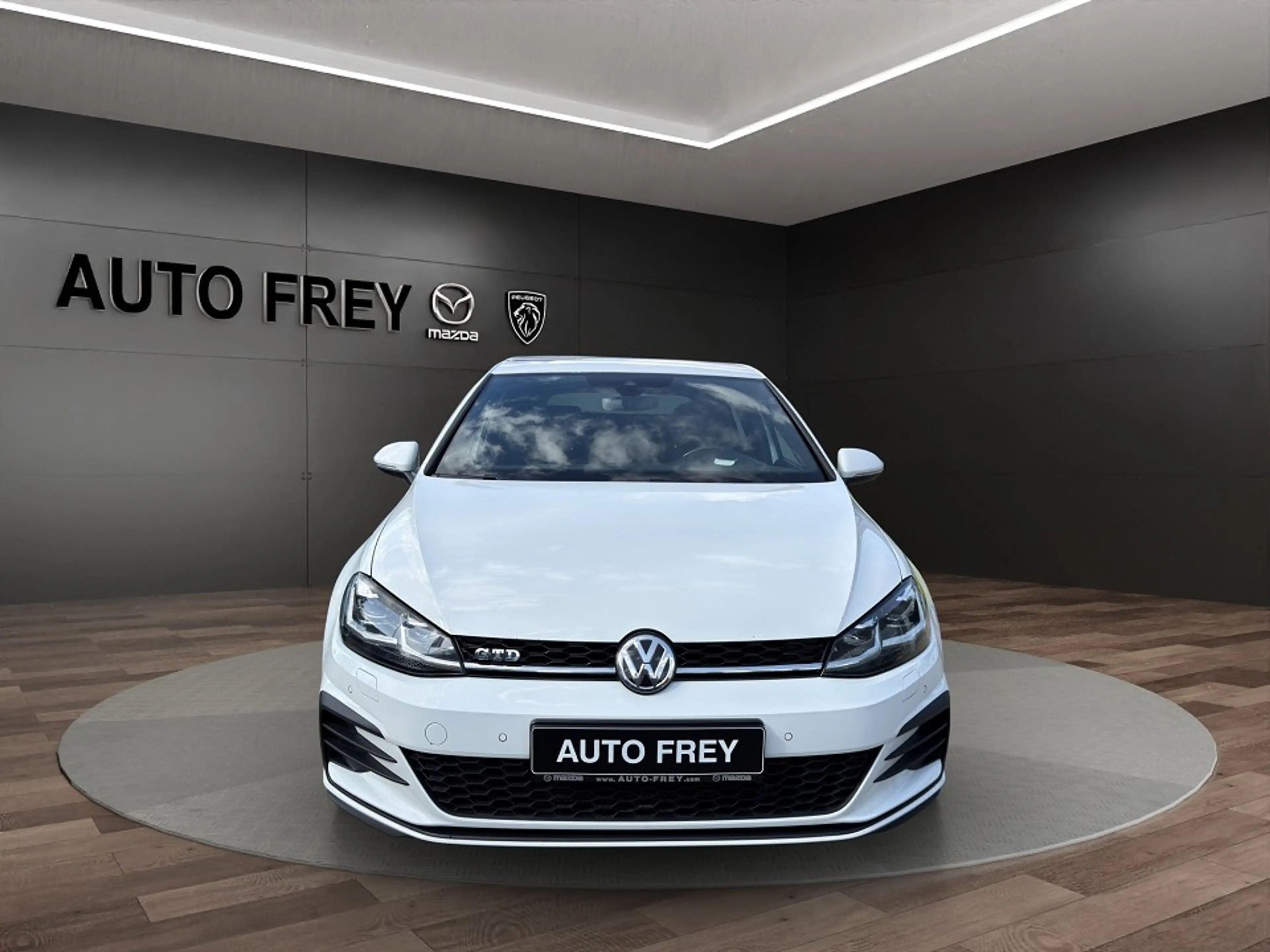 Volkswagen Golf GTD DSG NAVI LED AID — photo 5