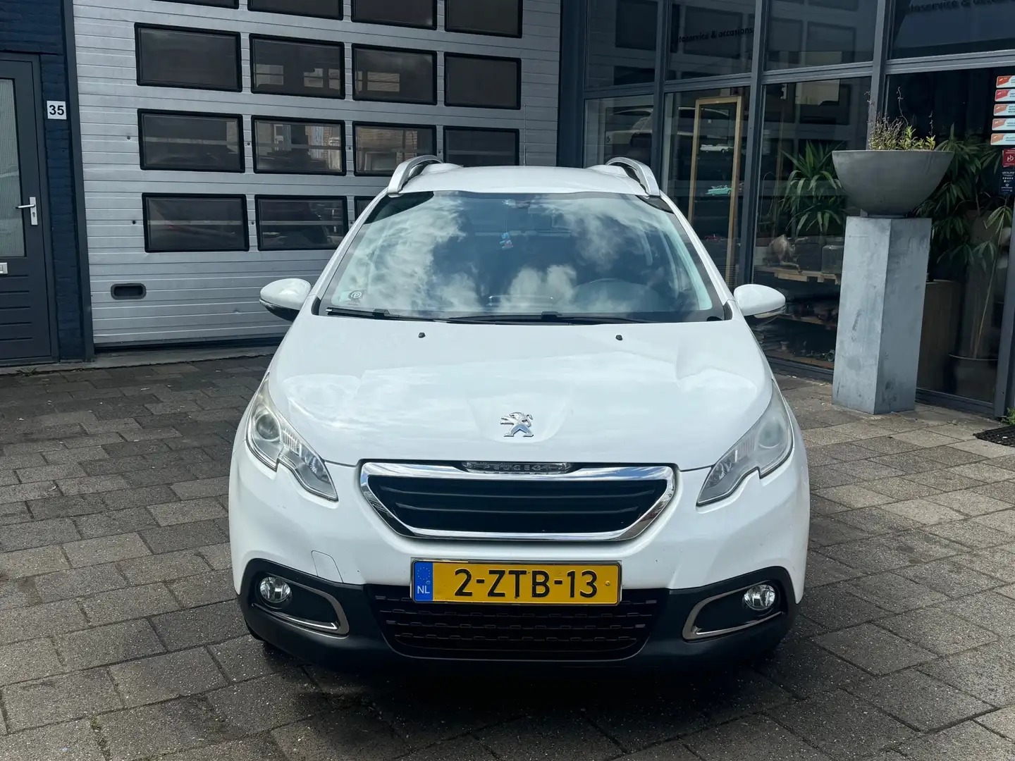 Peugeot 2008 1.2 PureTech Active | Airco | Cruise | Scherm Wit - 2